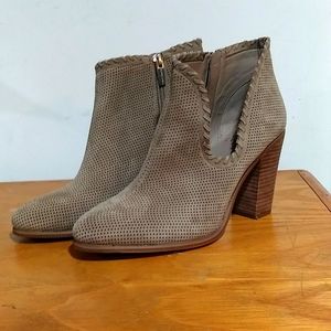 Vince Camuto Fernlee bootie size 8